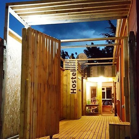 Treehouse Patagonia Hostel Пуерто Наталес Екстериор снимка