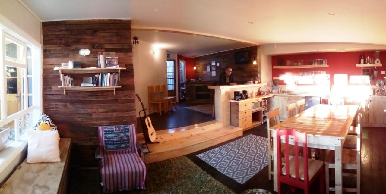 Treehouse Patagonia Hostel Пуерто Наталес Екстериор снимка