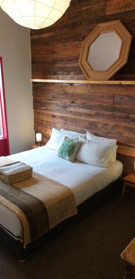 Treehouse Patagonia Hostel Пуерто Наталес Екстериор снимка