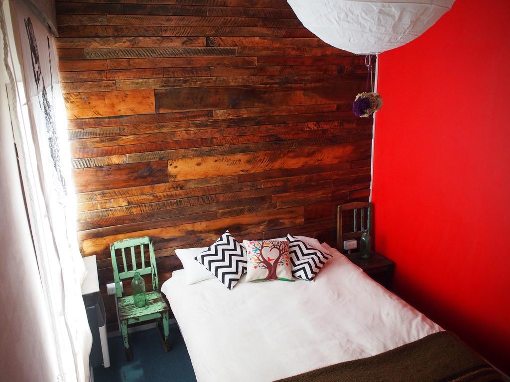 Treehouse Patagonia Hostel Пуерто Наталес Екстериор снимка