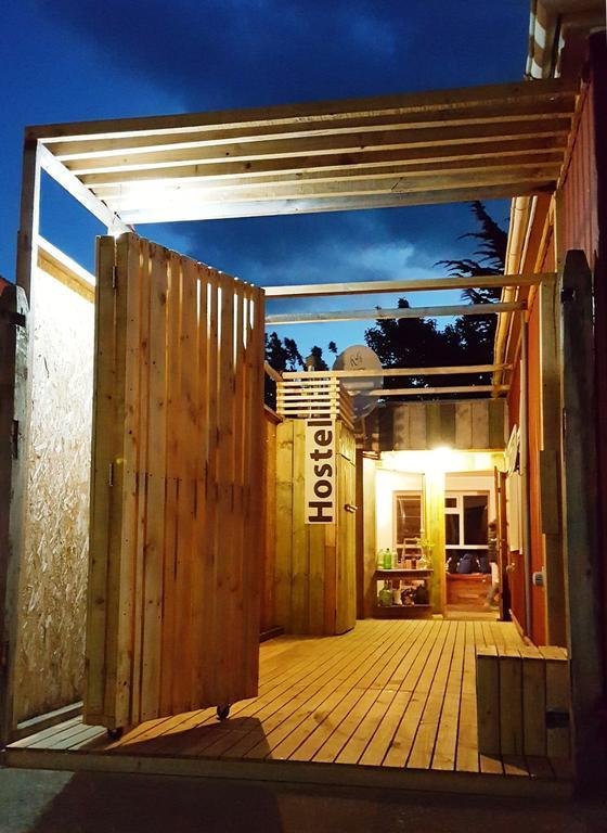 Treehouse Patagonia Hostel Пуерто Наталес Екстериор снимка