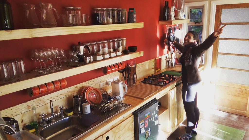 Treehouse Patagonia Hostel Пуерто Наталес Екстериор снимка