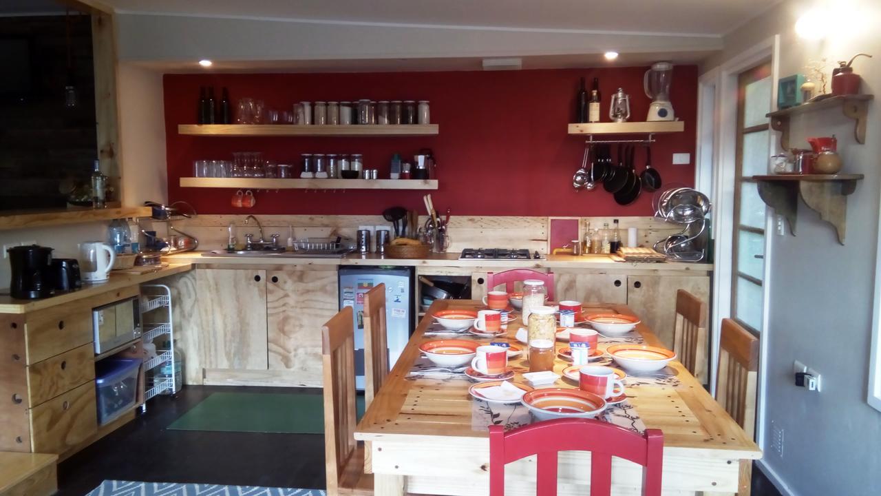 Treehouse Patagonia Hostel Пуерто Наталес Екстериор снимка